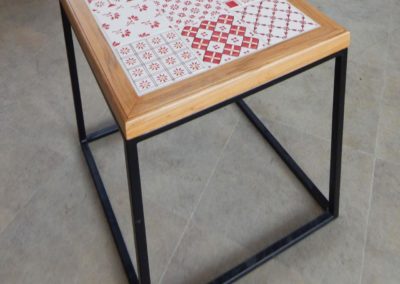 Caroline SOBCZAK - Table patchwork rouge FAÏENCE